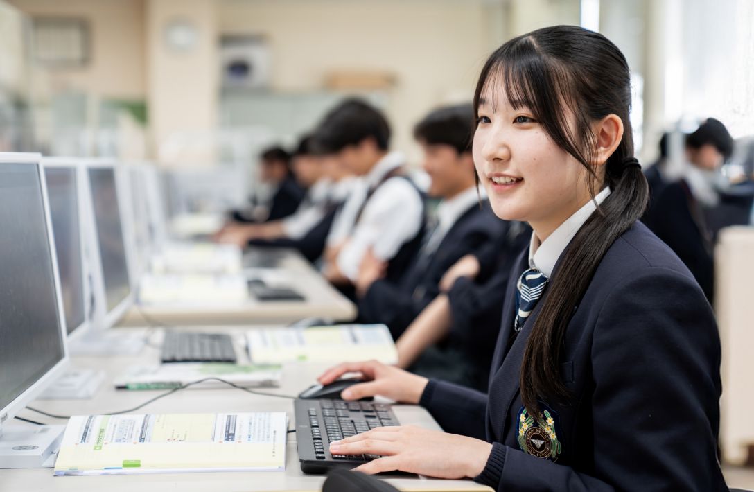 授業を受ける生徒